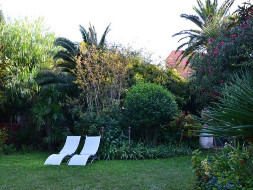 サルス・ル・シャトー Casa Montes Bed & Breakfast エクステリア 写真