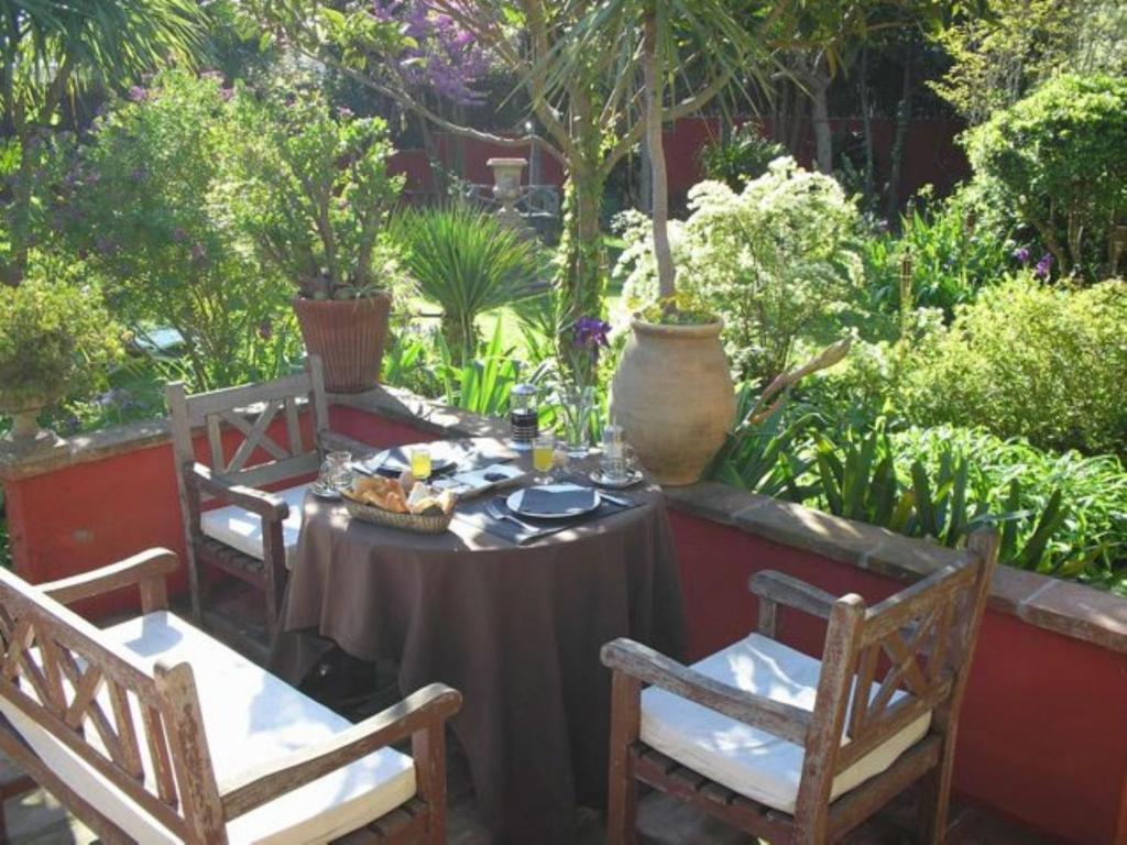 サルス・ル・シャトー Casa Montes Bed & Breakfast エクステリア 写真